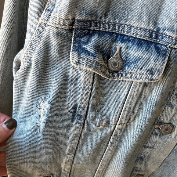 Old Navy Women's Faded Blue Jean Jacket - Picture 6 of 7